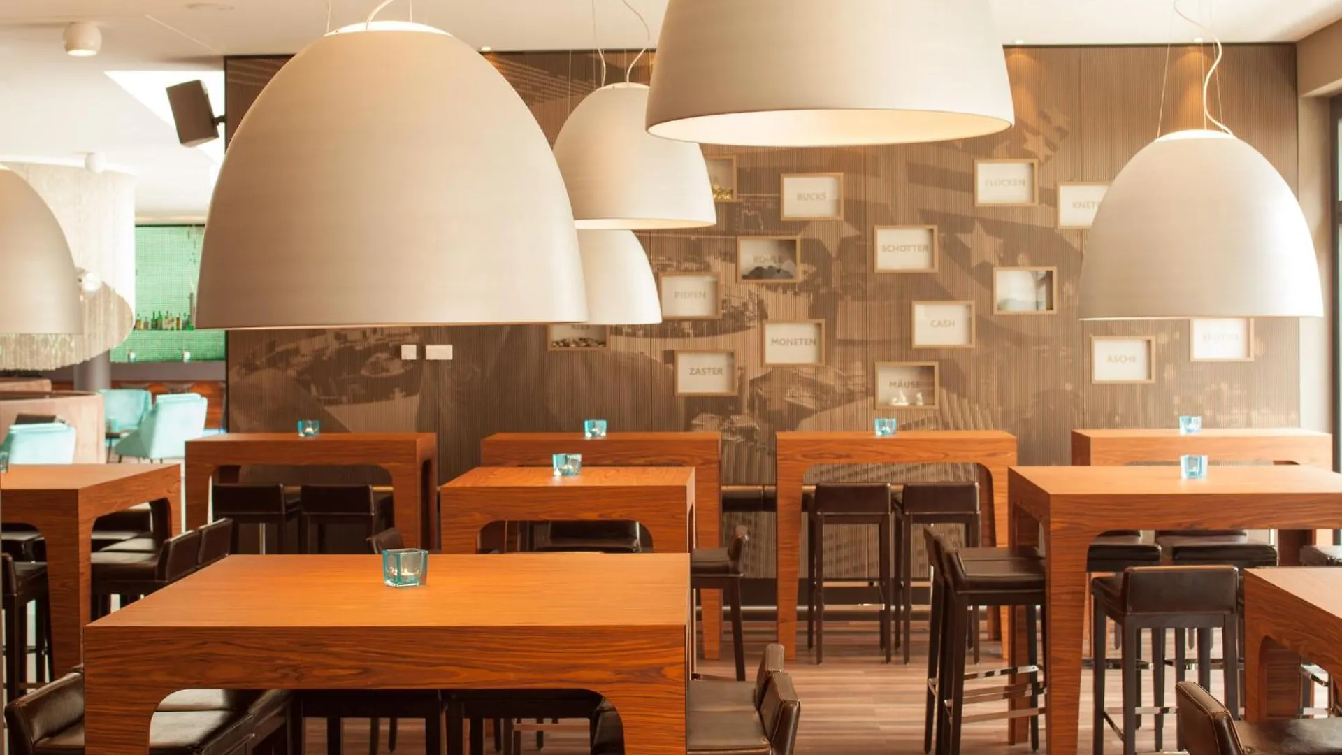Motel One Frankfurt Messe Frankfurt am Main 3*,